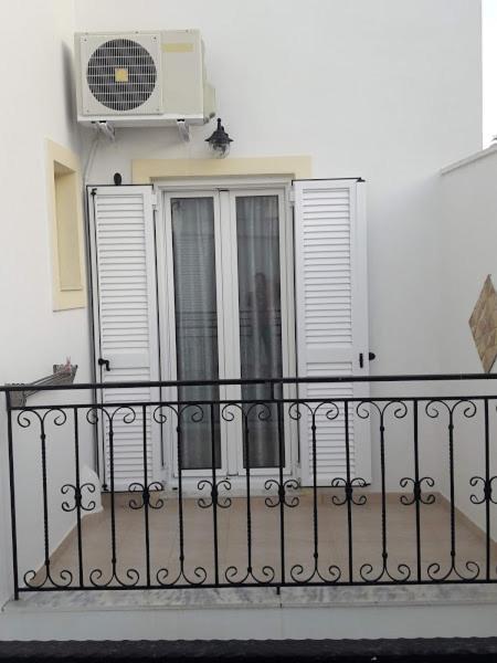 Villa Tania R Фиростефани Екстериор снимка