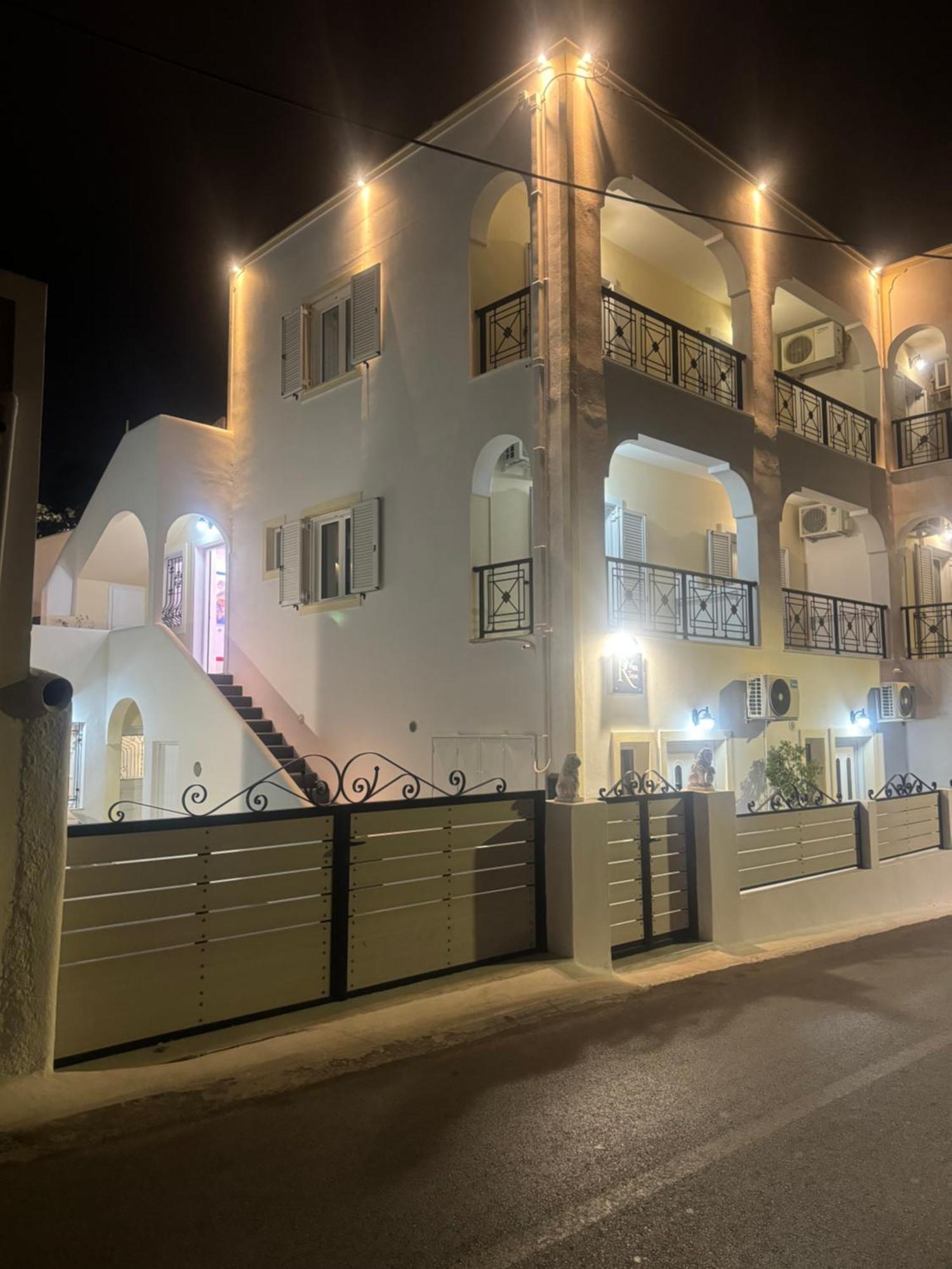 Villa Tania R Фиростефани Екстериор снимка